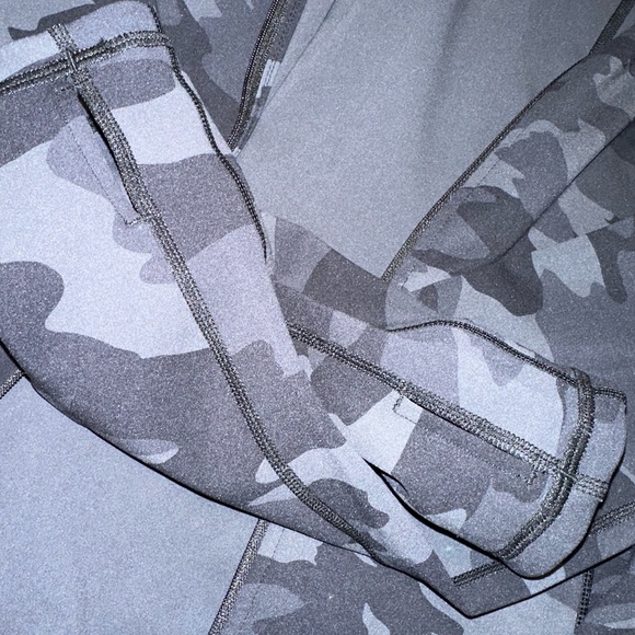 Sweaty Betty Full Zip Therma Power Boost Workout Jacket Size Large in black Camo - Picture 5 of 7